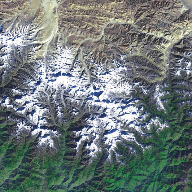 NASA ко Дню Земли показало лучшие снимки нашей планеты