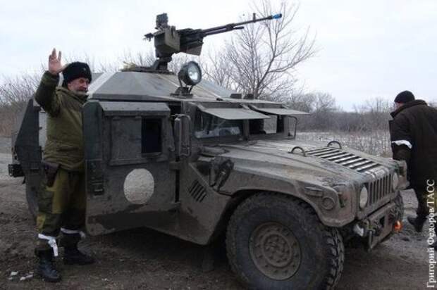 Один из поставленных HUMVEE "плавно" перешел к бойцам ДНР. Фото: ТАСС