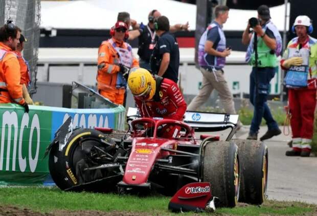 Авария и сход Льюиса Хэмилтона в гонке Ф1 в Зандворте. Видео