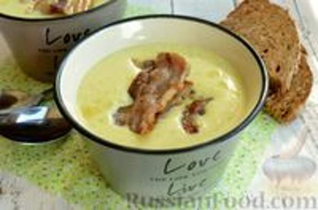 Фото к рецепту: Картофельный суп-пюре с беконом и черемшой