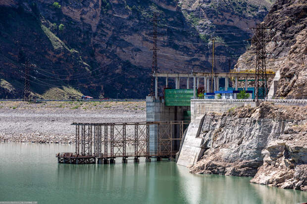 Эксплуатационный водосброс