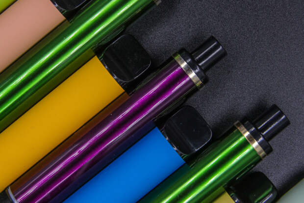 Гинеколог развеяла один распространенный миф о вейпах