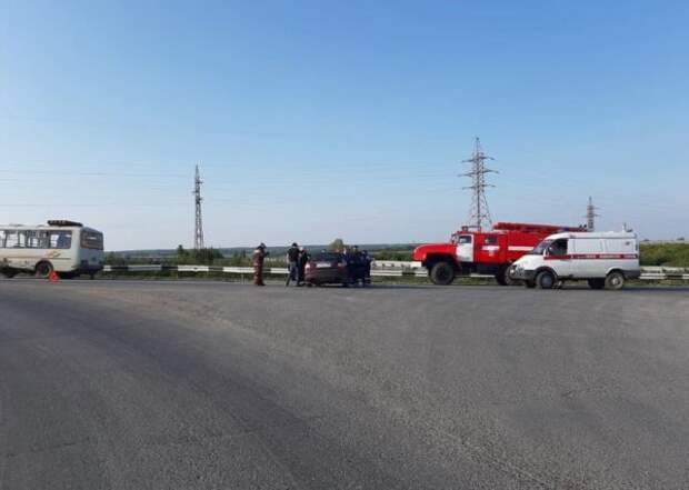 На автодороге Невьянск – Цементный автобус протаранил "Ладу"