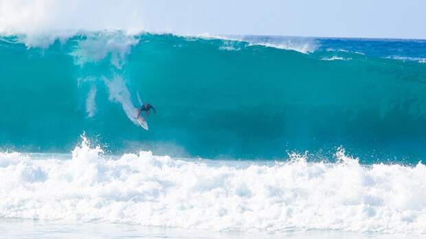 Kelly Slater surfing at Hawaii Pipeline