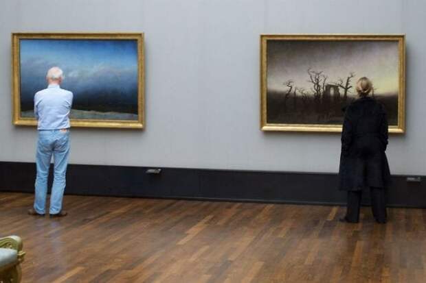 https://i0.wp.com/antipriunil.ru/wp-content/uploads/2017/10/Photographer-goes-through-the-museums-to-capture-the-similarities-between-the-paintings-and-the-visitors-and-the-result-will-impress-you-59e6fb4c4f70f__700.jpg?resize=680%2C453&ssl=1
