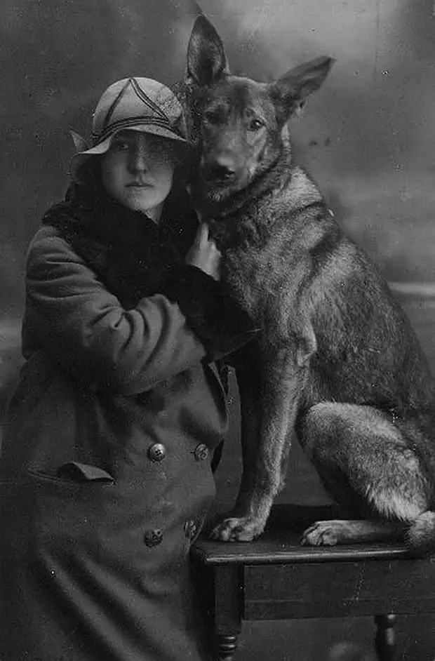 Женщина с собакой  