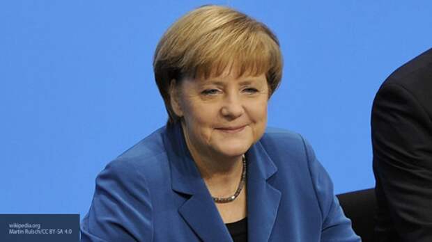 Решение Меркель уйти с поста канцлера — внутреннее дело Германии, она остается визави Путина, заявил Песков