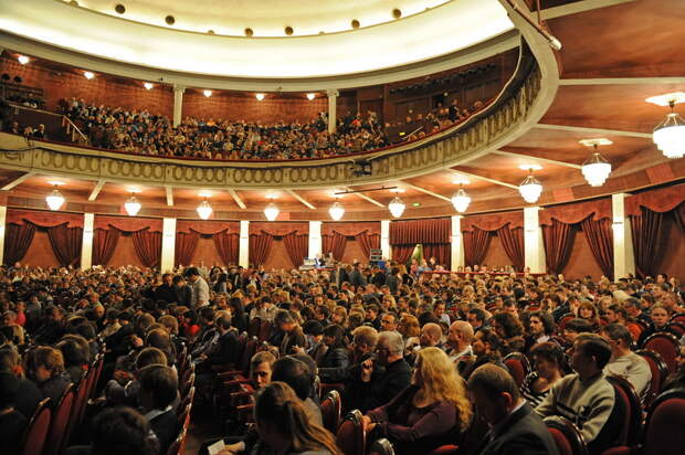 http://www.bileti-v-teatr.ru/media/theaters/photos/estradi_teatr-4_bwC3iBQ.jpg