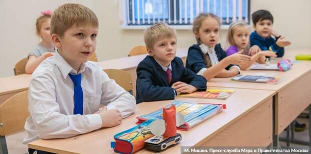 Собянин: В Москве проведено масштабное благоустройство школьных дворов и стадионов. Фото: М. Мишин mos.ru