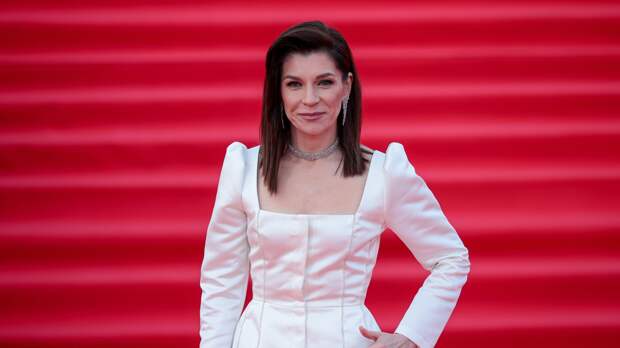 Актриса Екатерина Волкова сделала стрижку и челку