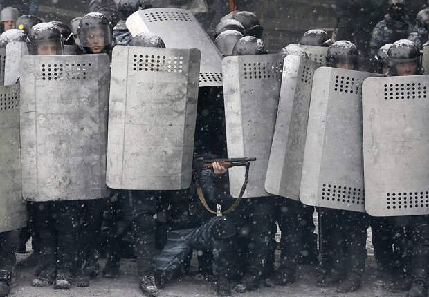 Самые невероятные и удивительные фотографии противостояния в Украине Uariot24 Самые невероятные и удивительные фотографии противостояния в Украине