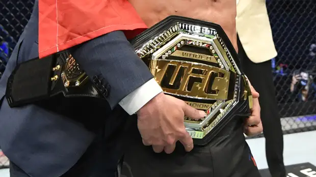 Ян опубликовал фото с поясом чемпиона UFC