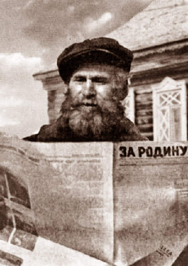 Фото из нацистской агитки. Крестьянин с газетой «За Родину» – одно из крупных нацистских русскоязычных периодических изданий на оккупированной территории СССР в годы войны. #филистинский. /фото реставрировано мной, изображение взято из открытых источников/