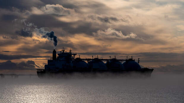 Поврежденный российский газовоз "Арктик Метагаз" отбуксируют в порт Ливии