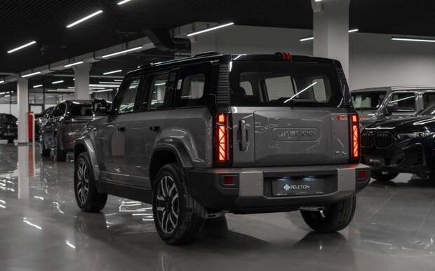 В России начали продавать новый брутальный кроссовер: называем цены