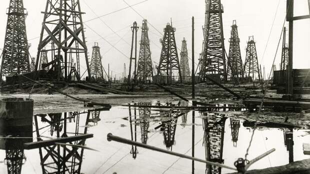 Шайхет А.С.Вышки на водеСССР, Азербайджанская ССР, г.Баку, 1929Печать Т. Исаевой. 2012