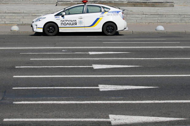 Дополнительные силы полиции стянули к украинскому стадиону