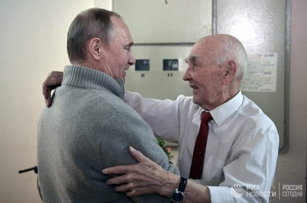 Путин навестил экс-резидента, под началом которого работал в Дрездене