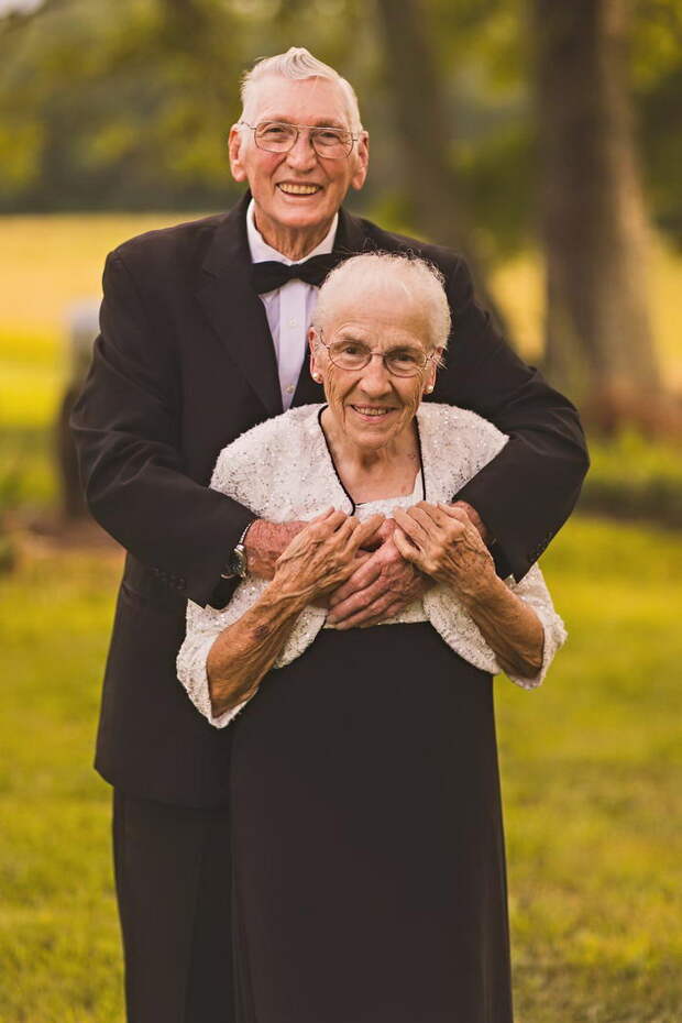 65 лет со свадьбы: удивительные фотографии пожилой пары