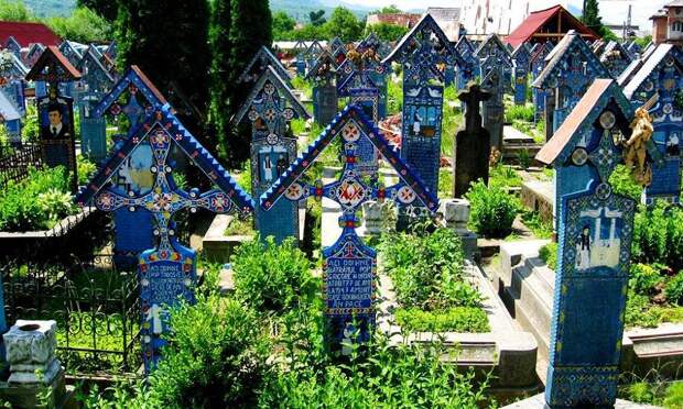 4. Romania : The Săpânţa Merry Cemetery 