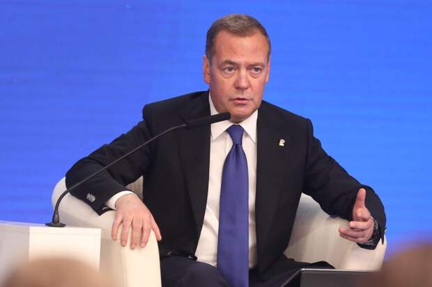 Медведев: новый мировой порядок будет основан на последствиях противостояния