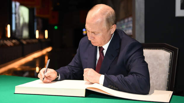 Путин: Россия занимает второе место в списке самых читающих стран мира
