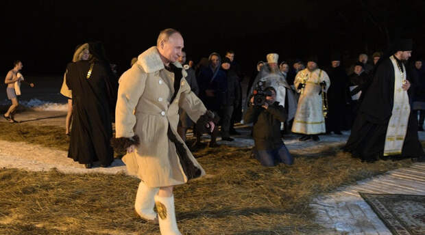 «В бронежилете неудобно?» В сети отреагировали на отказ Путина от Крещенских купаний