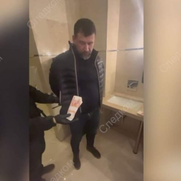 В Санкт-Петербурге бывший заместитель главы администрации Василеостровского района признан виновным в получении взяток