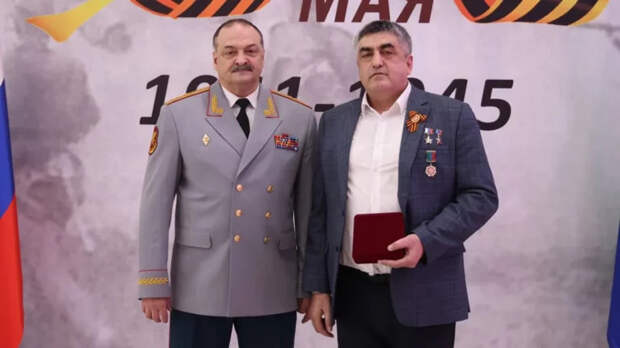 Архивное фото. Глава Дагестана Сергей Меликов и генерал-лейтенант Эседулла Абачев