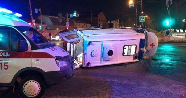 Авария дня. Четыре человека пострадали в ДТП с участием скорой помощи в Самаре