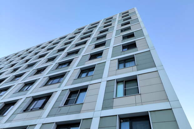 В Челябинске двухлетний ребёнок выпал из окна квартиры на восьмом этаже