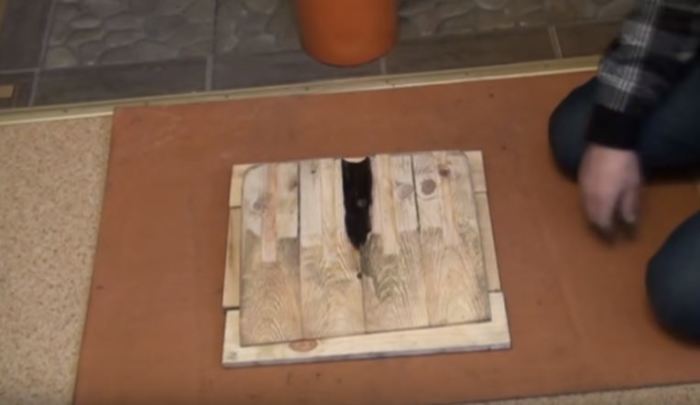 Самое сложное и важное - сделать заготовку из дерева. /Фото: youtune.com. Самое сложное и важное - сделать заготовку из дерева. /Фото: youtune.com.