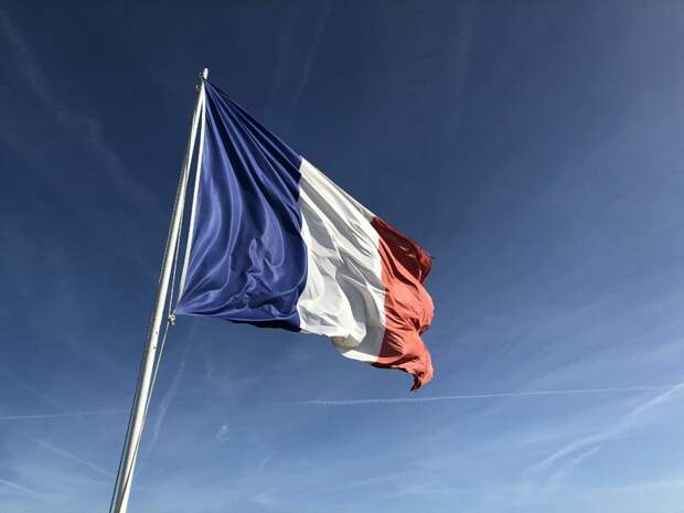 Президент Франции Эммануэль Макрон обсуждает свою возможную отставку после поражения на выборах в Европарламент