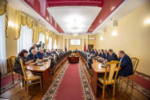 В облцентре составят график покоса травы и ликвидации аварийных деревьев