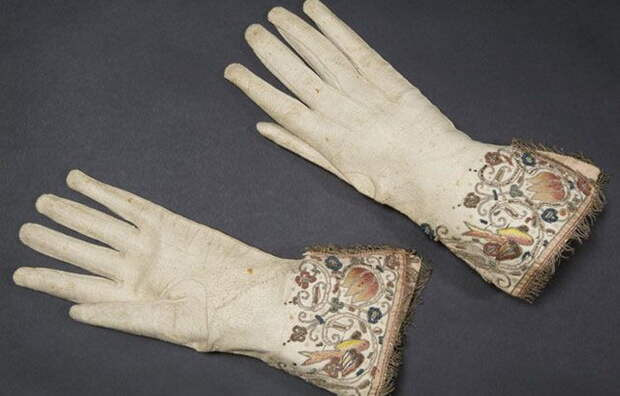 История появления перчаток