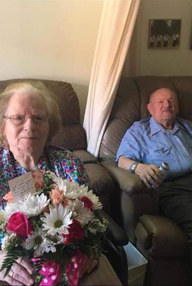 Ему 100, а ей 103: секрет долгого брака самой старой супружеской пары в мире