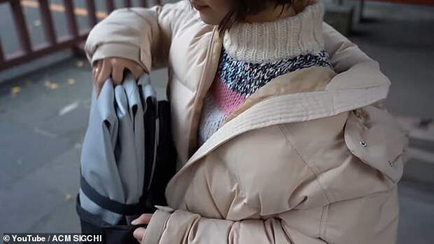В Японии создали надувной электроскутер, который легко помещается в рюкзак