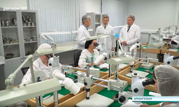 Глава Архангельска оценил новый участок сортировки алмазов компании «АГД Даймондс»