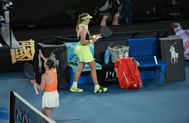 Российская теннисистка Андреева и украинка Свитолина отказались от рукопожатия после матча