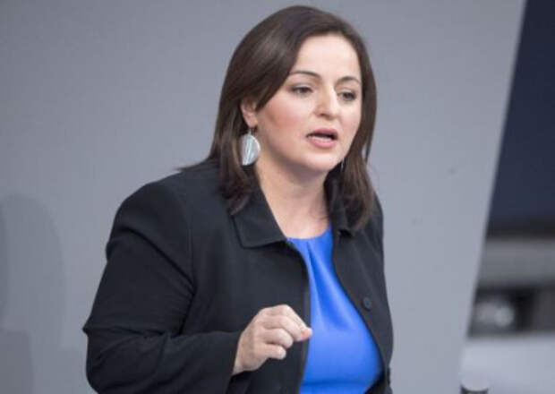 Севим Дагделен: «Спустя 78 лет военным США пора вернуться домой»