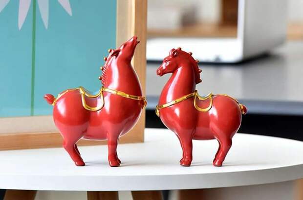 Как правильно украсить дом и стол к Новому 2026 году