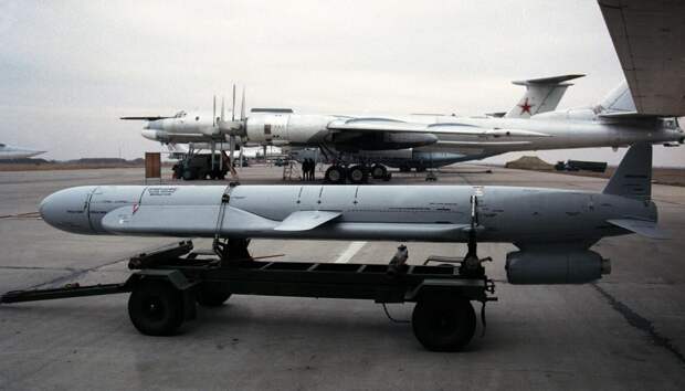 Ракета Х-55 без боевой части, используемые в качестве мишеней обманок, иногда залетают в Польшу. И ещё ни разу ПВО Альянса не отреагировало. Фото МО РФ