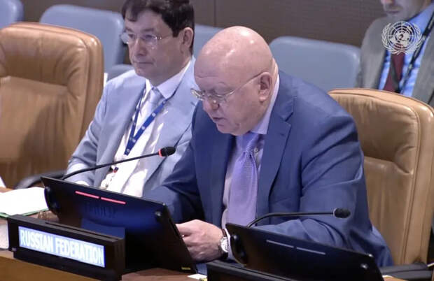 Небензя: Демонстрация нацистских символов на Украине считается нормой, а пособники нацистов прославляются, в чём Зеленский подаёт личный пример