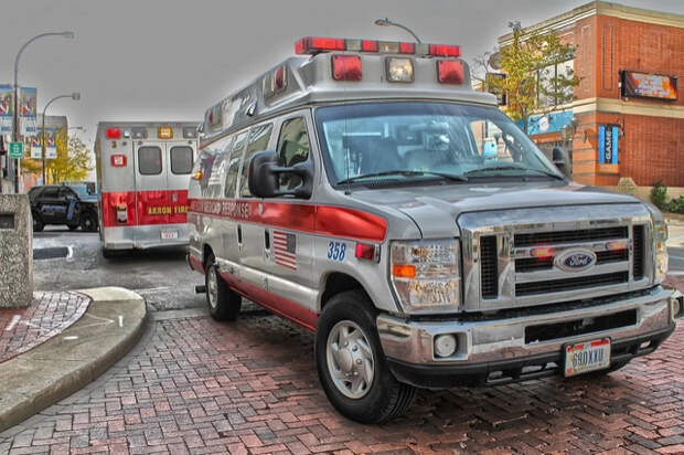 В США мэр города упал в обморок во время выступления перед жителями и умер