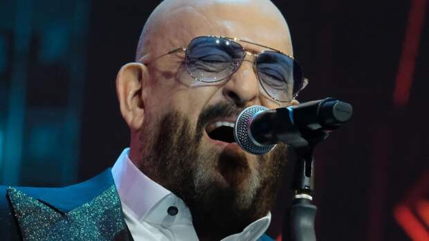 «Это вообще вас не касается!»: Михаил Шуфутинский резко ответил на вопрос о свадьбе с молодой возлюбленной