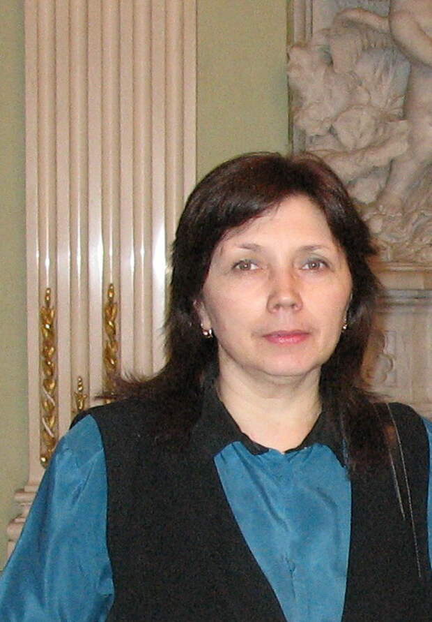 Лариса Перова
