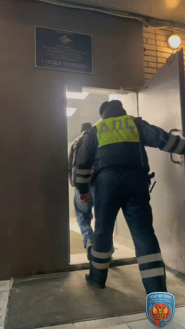 На парковке ТЦ в Купчино поймали 16-летнего дрифтера