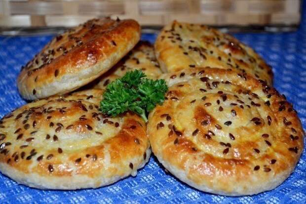 СЫРНЫЕ УЛИТКИ И СЫРНЫЙ СУП С ГРЕНКАМИ.