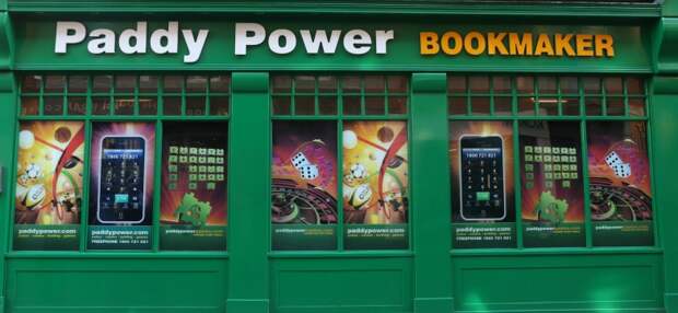 Paddy Power сняла провокационный рекламный ролик с братом Райана Гиггза