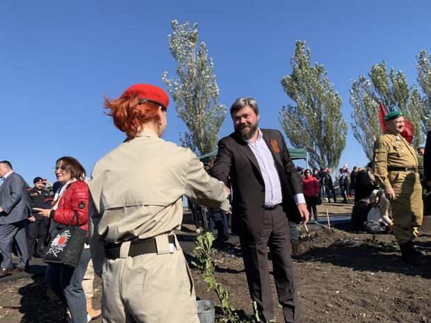 В Донецкой Народной Республике на празднике - День освобождения Донбасса. На Саур-Могиле высадили «Русский лес»